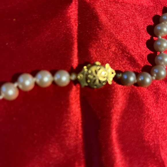 String of faux pearls classic style - Picture 6 of 15